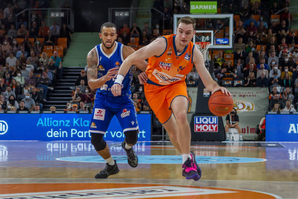 表现突出 表现突出